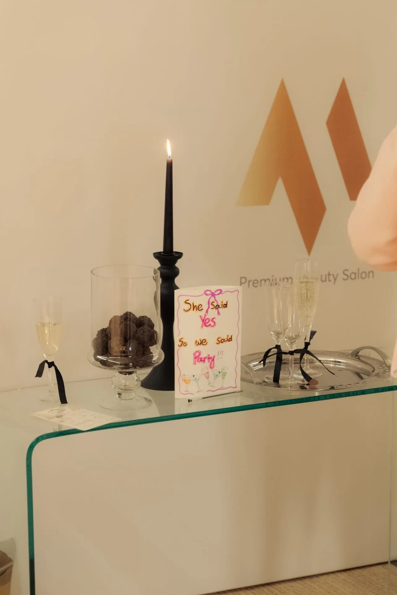 Διακόσμηση «She said yes» στο M Premium Beauty Salon Πάτρα